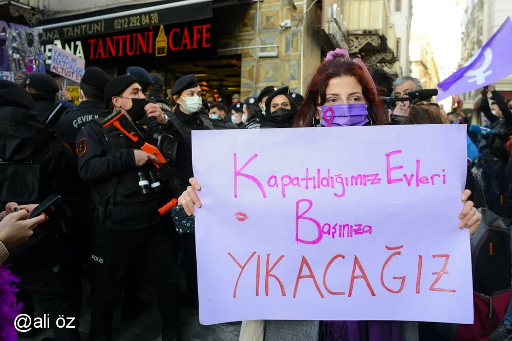 Feminist Gece Yuruyusu