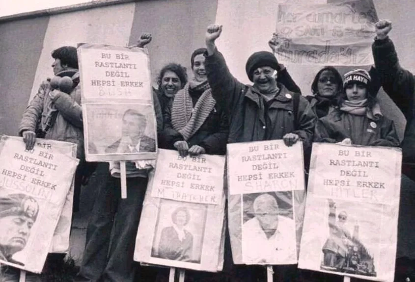 8 Mart Feminist Gece Yürüyüşü öncesi / 2003 / Foto: Birartıbir
