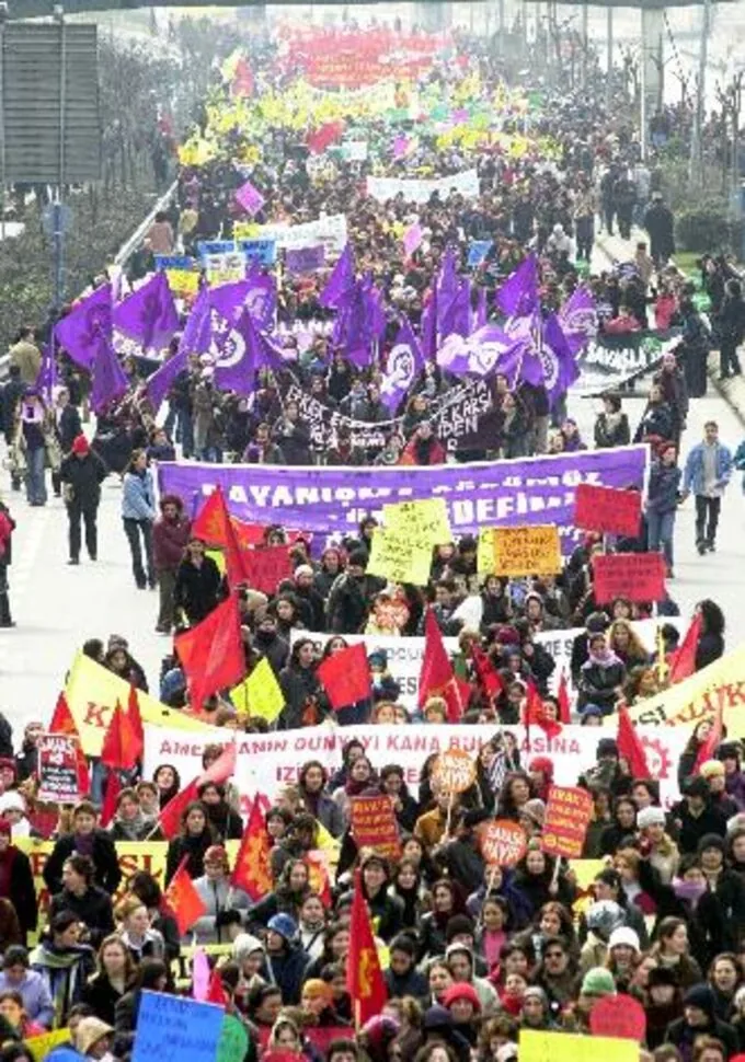 8 Mart Gündüz Mitingi, Abide-i Hürriyet Meydanı, Şişli / 2003 / Foto: Bilinmiyor