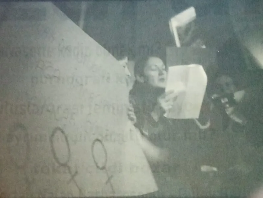 8 Mart Feminist Gece Yürüyüşü / 2004 / Foto: Akıllara Zarar Haziran - Temmuz 2004 sayısı