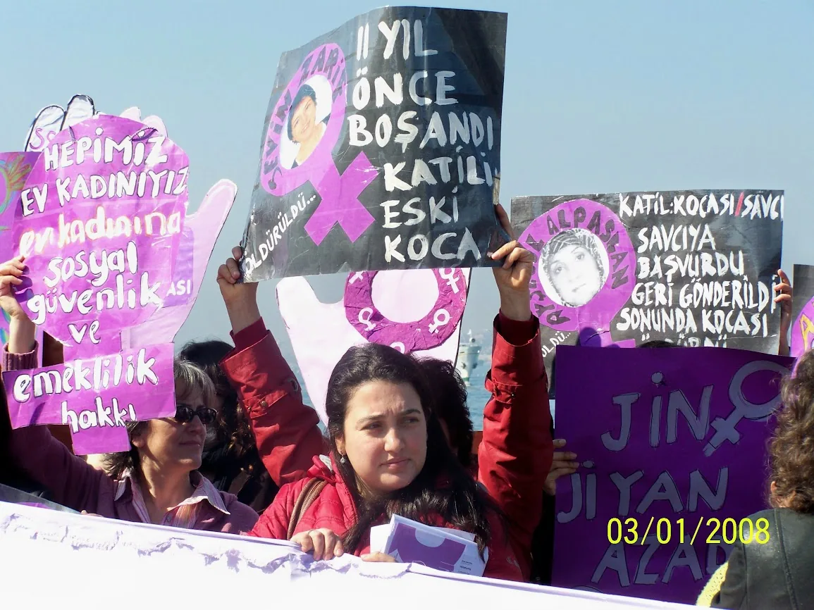 1 Mart, Kadıköy / 8 Mart hafta başlangıcı eylemi / 2008 / Foto: Nilgün Yurdalan