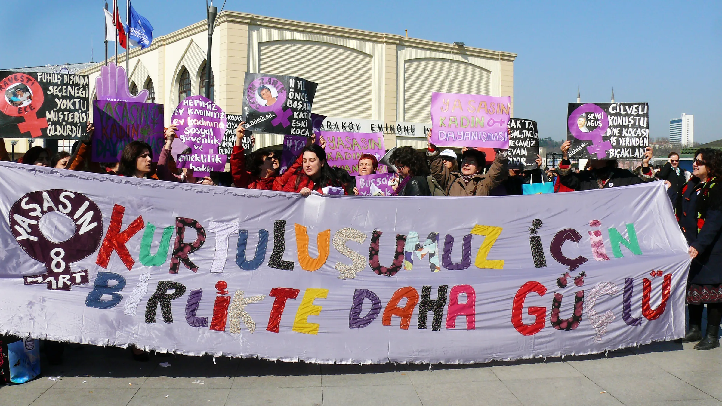 1 Mart, Kadıköy / 8 Mart hafta başlangıcı eylemi / 2008 / Foto: Nilgün Yurdalan
