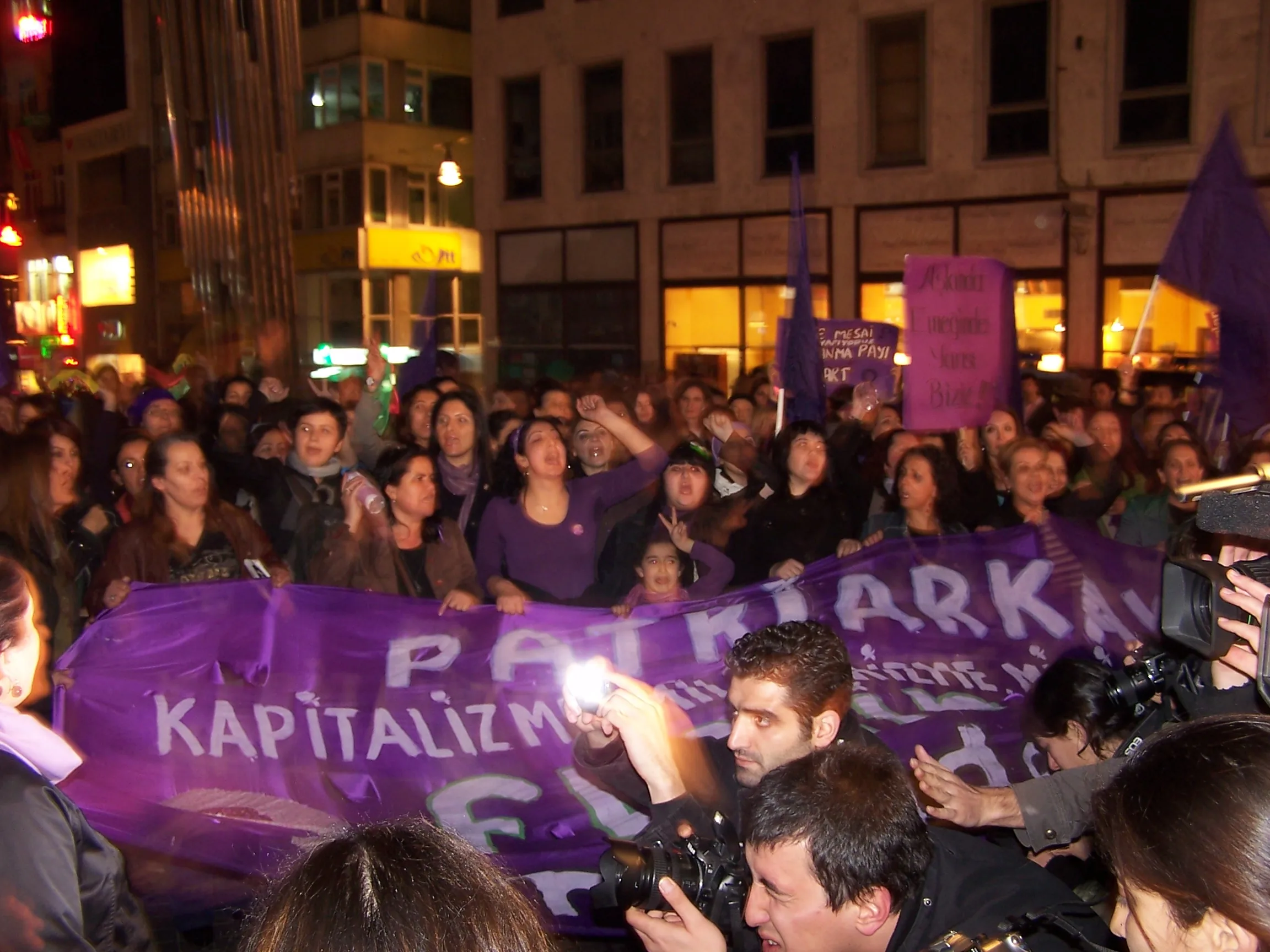 8 Mart Feminist Gece Yürüyüşü / 2008 / Foto: Banu Demiroğlu