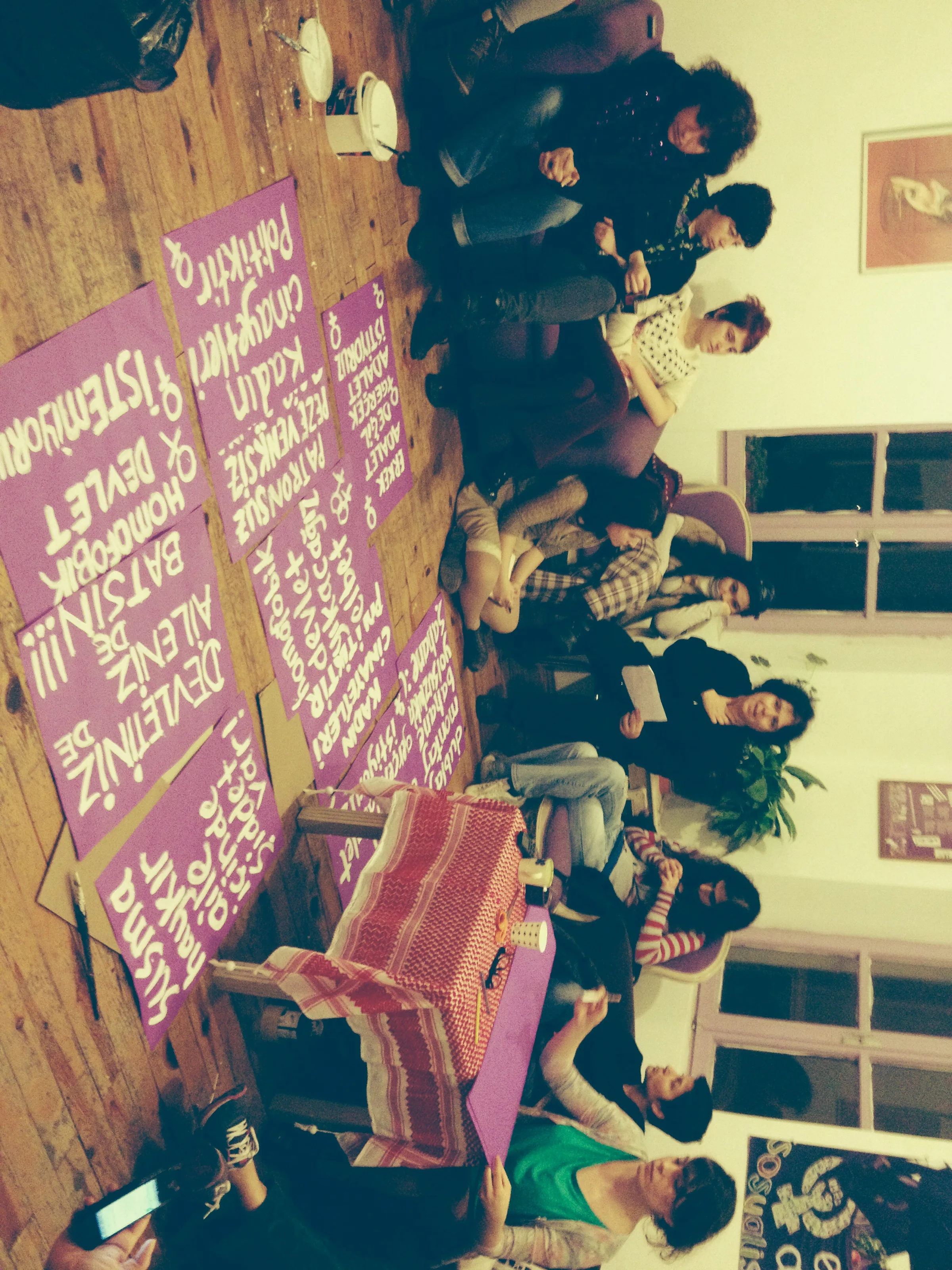 8 Mart Feminist Gece Yürüyüşü Döviz Yazımı / 2014 / Foto: Mehtap Doğan