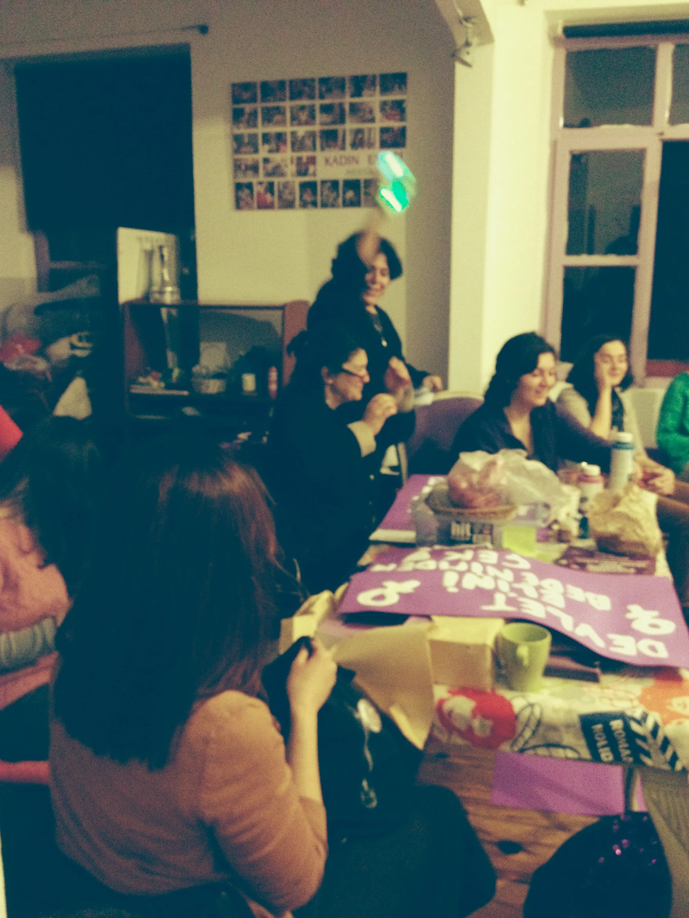 8 Mart Feminist Gece Yürüyüşü Döviz Yazımı / 2014 / Foto: Mehtap Doğan