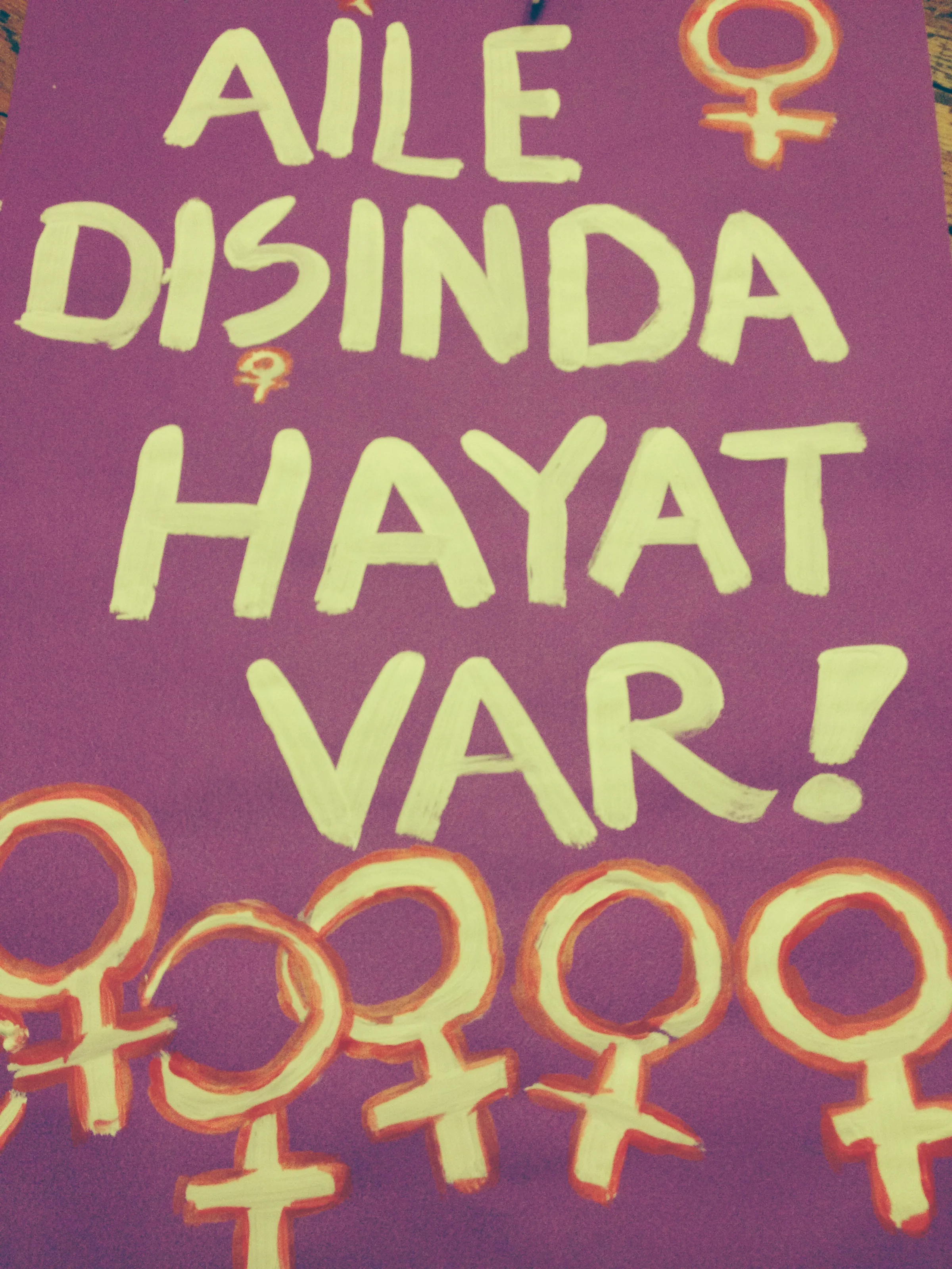 8 Mart Feminist Gece Yürüyüşü Döviz Yazımı / 2014 / Foto: Mehtap Doğan