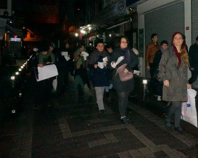 5 Mart 2014, Kadıköy / Eylem öncesi stencil / Yoğurtçu Kadın Forumu
