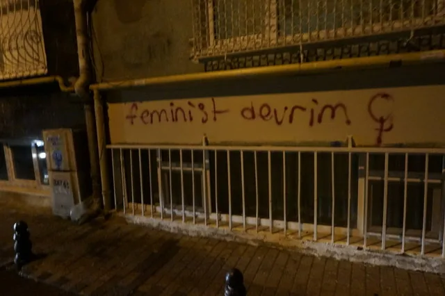 5 Mart 2014, Kadıköy / Eylem öncesi stencil / Yoğurtçu Kadın Forumu