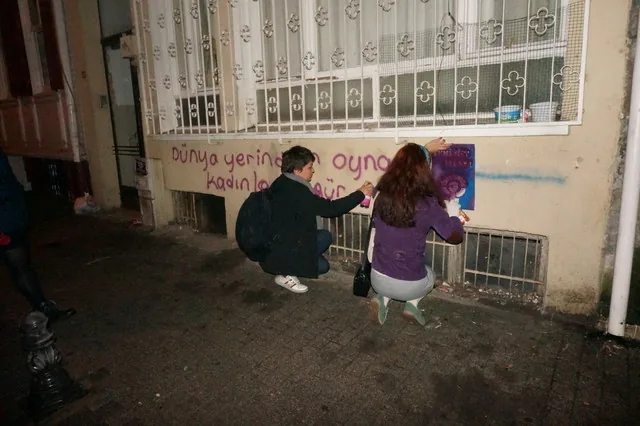 5 Mart 2014, Kadıköy / Eylem öncesi stencil / Yoğurtçu Kadın Forumu