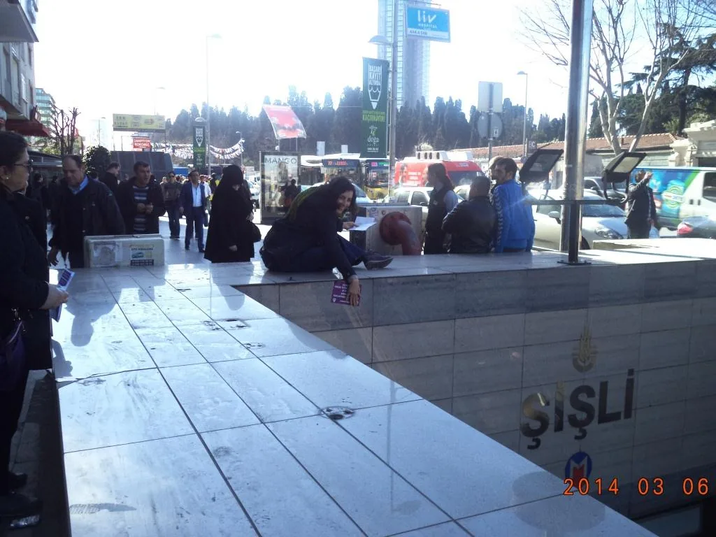 6 Mart 2014, Şişli / Eylem öncesi sticker / Foto: Bilinmiyor