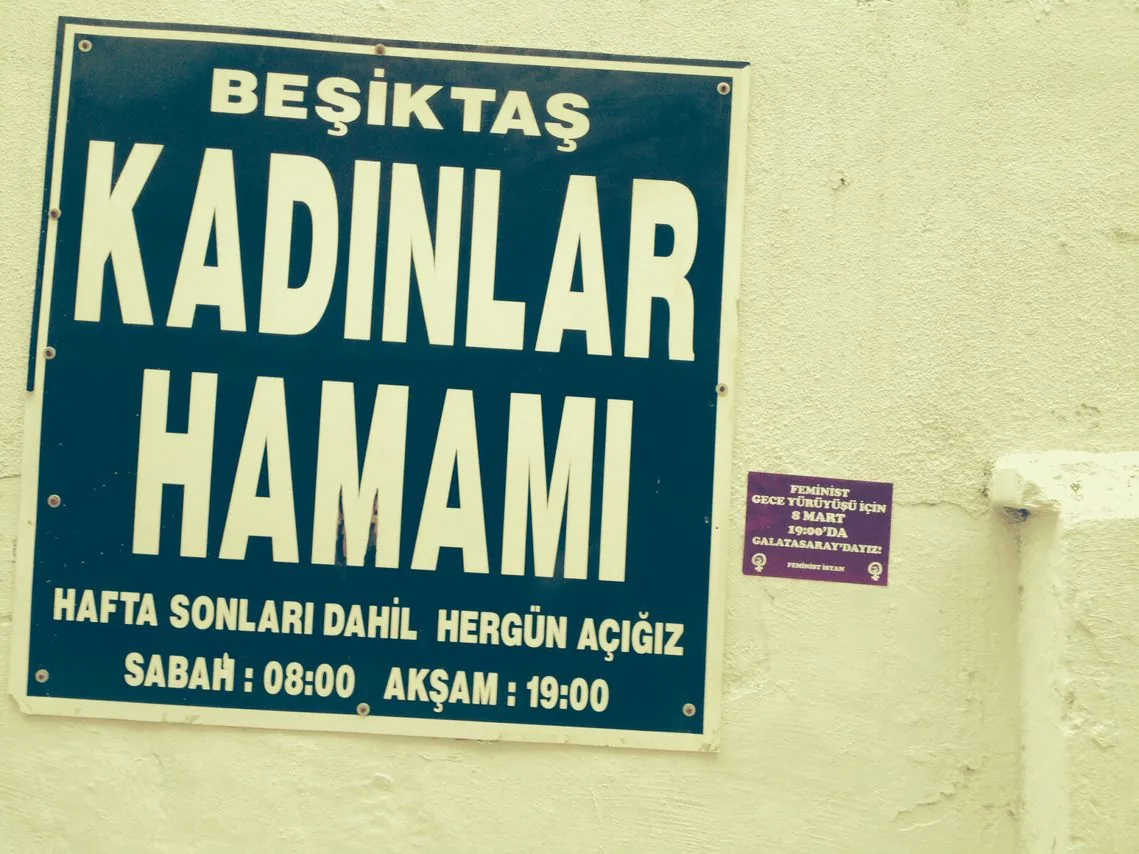 7 Mart 2014, Beşiktaş / Eylem öncesi sticker/ Foto: Mehtap Doğan-Öykü İş
