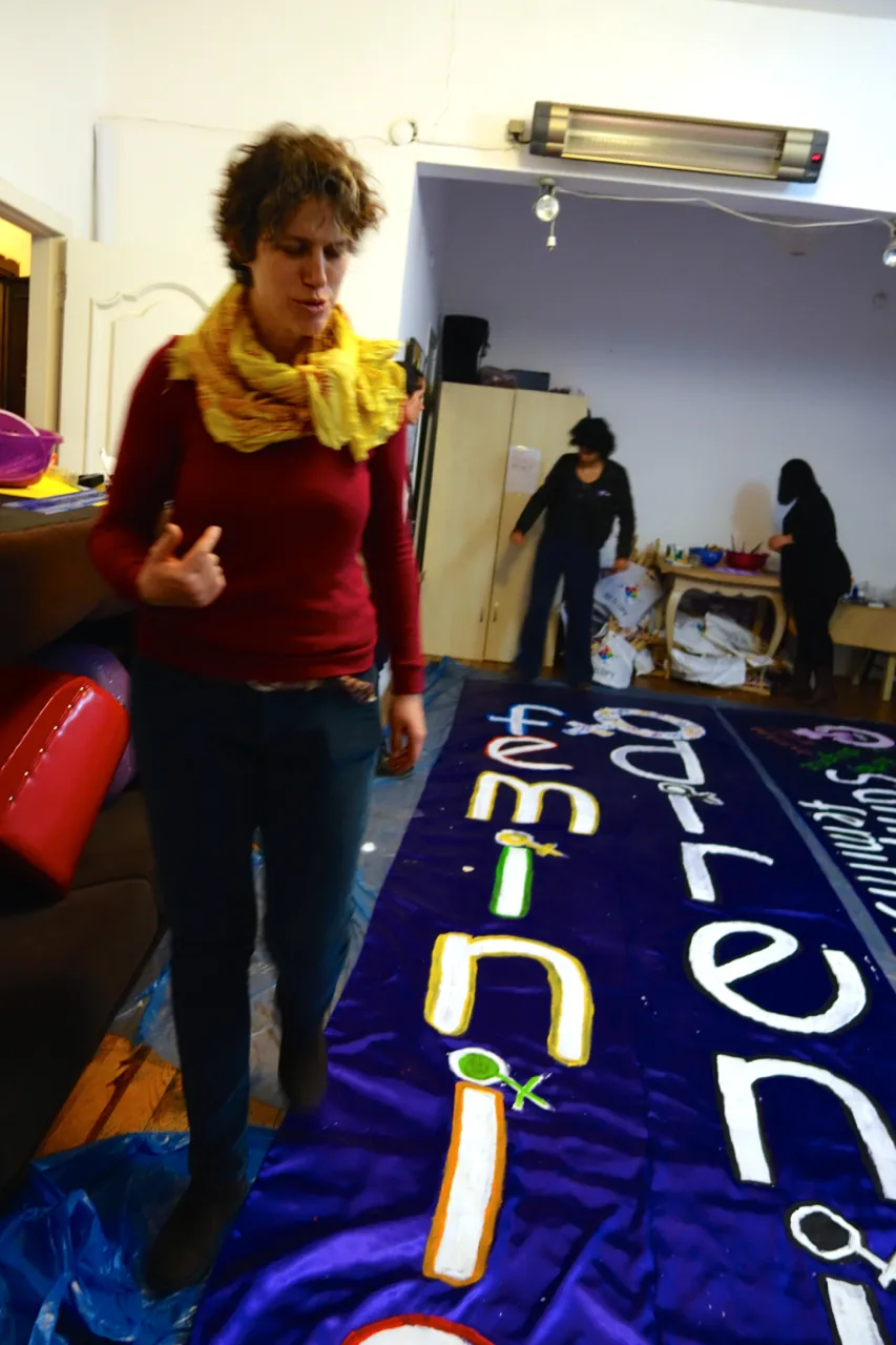 8 Mart Feminist Gece Yürüyüşü / 2015 / Mekanda Pankart Yazımı