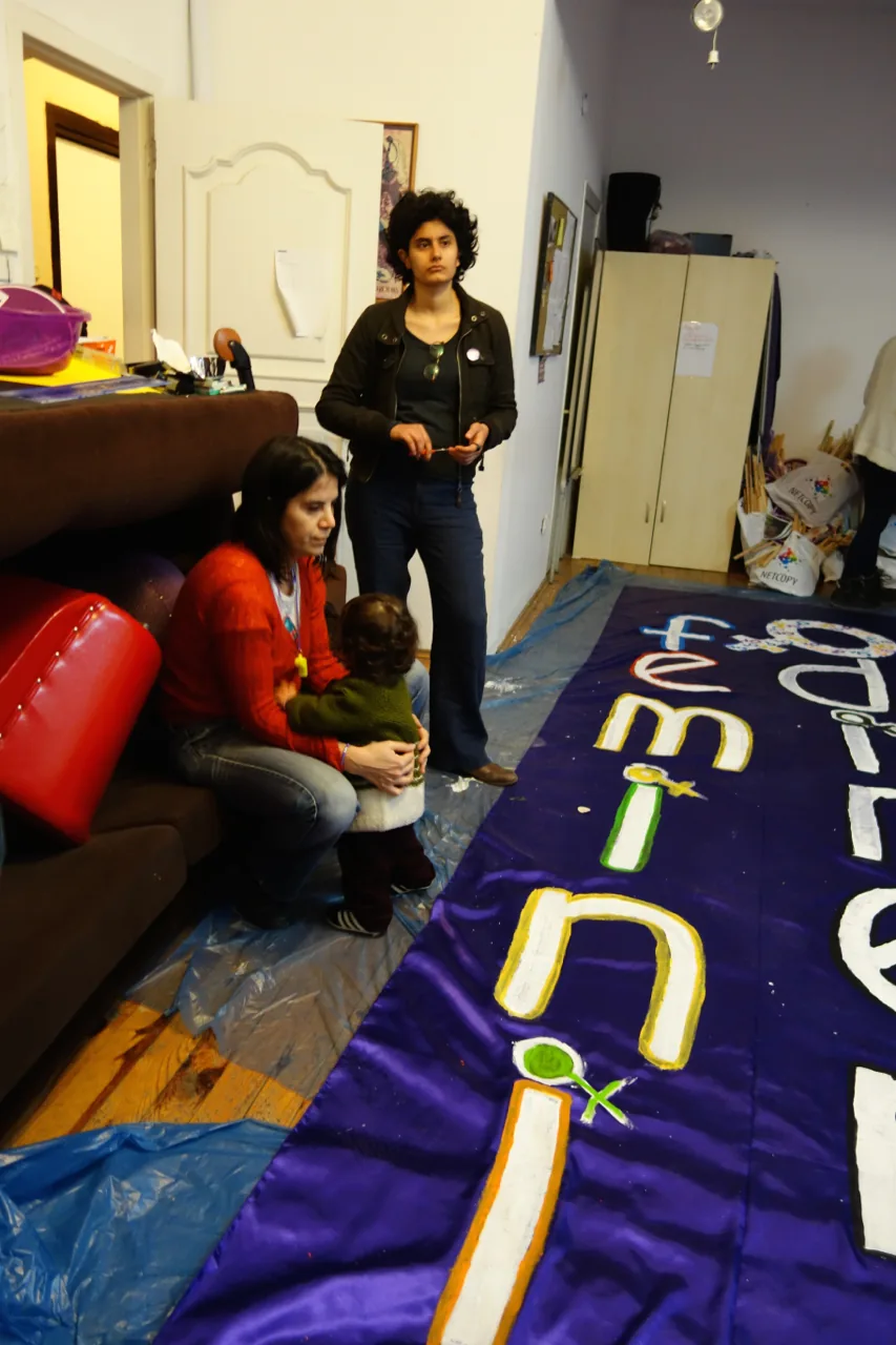 8 Mart Feminist Gece Yürüyüşü / 2015 / Mekanda Pankart Yazımı