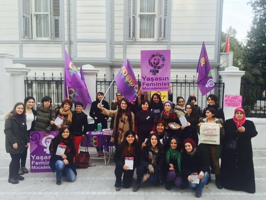28 Şubat 2016, Kadıköy / eylem öncesi stant / Foto: Bilinmiyor
