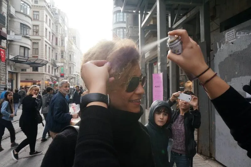 2 ve 5 Mart 2016, Mis Sokak, Taksim / eylem öncesi stant / Foto: Bilinmiyor