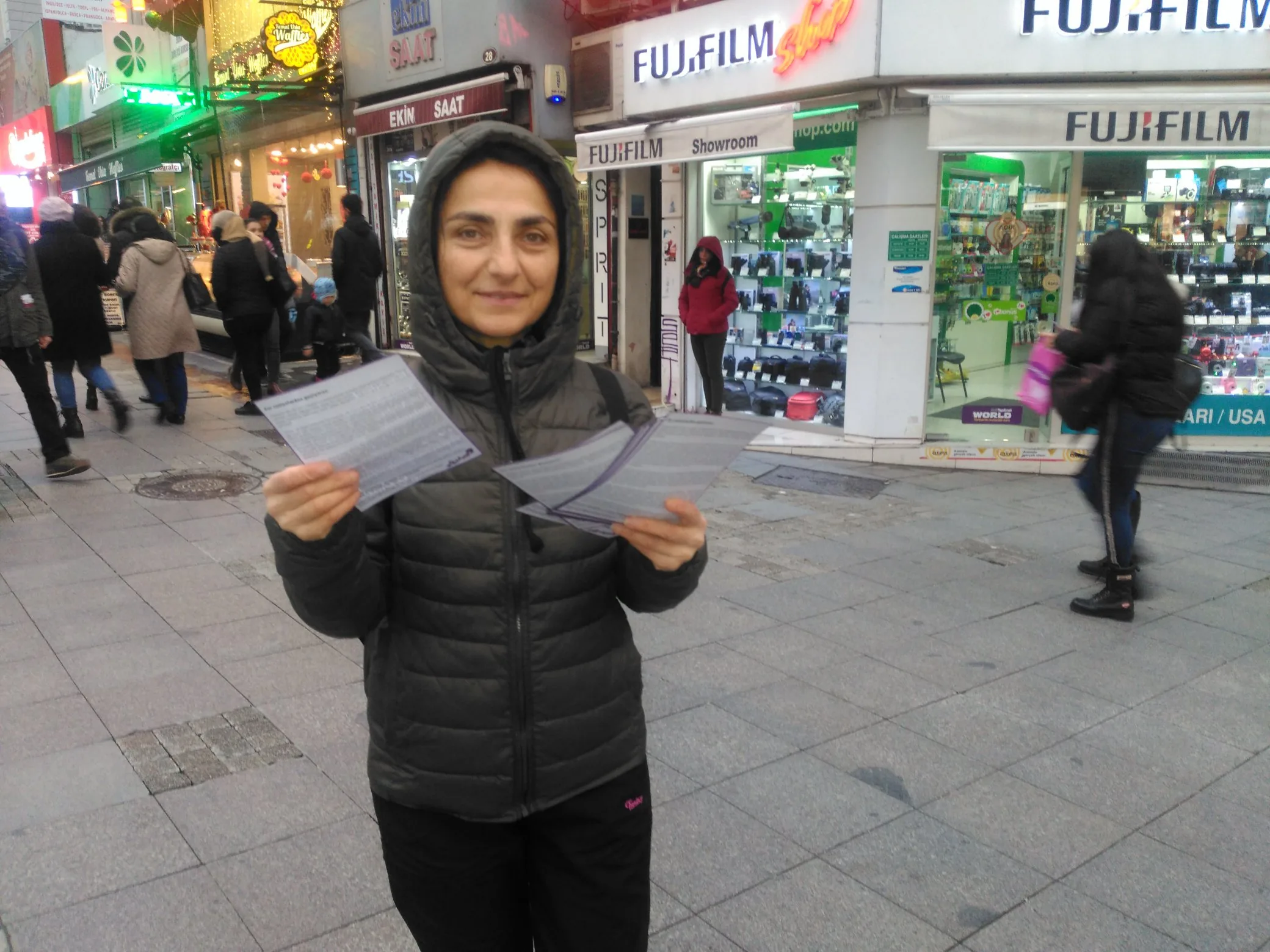 28 Şubat 2018, Kadıköy / bildiri dağıtımı / Foto: Bilinmiyor