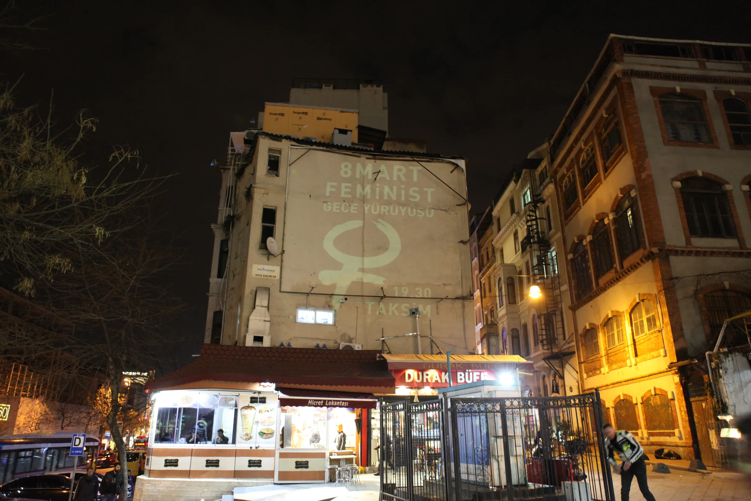 8 Mart Feminist Gece Yürüyüşü / 2018 / Duvar yansıtma