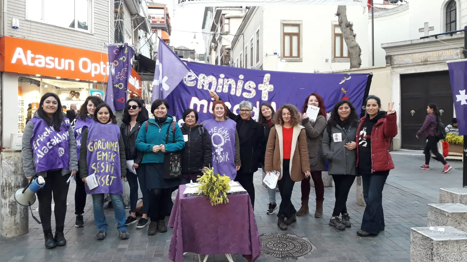 8 Mart Feminist Gece Yürüyüşü / 2019 / Bildiri dağıtımı