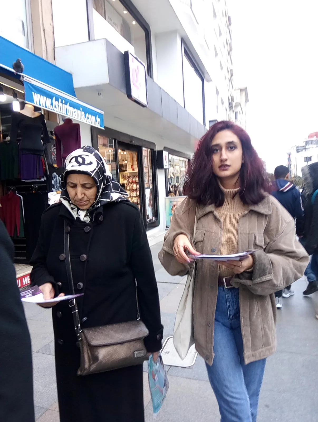 8 Mart Feminist Gece Yürüyüşü / 2020 / Bildiri dağıtımı