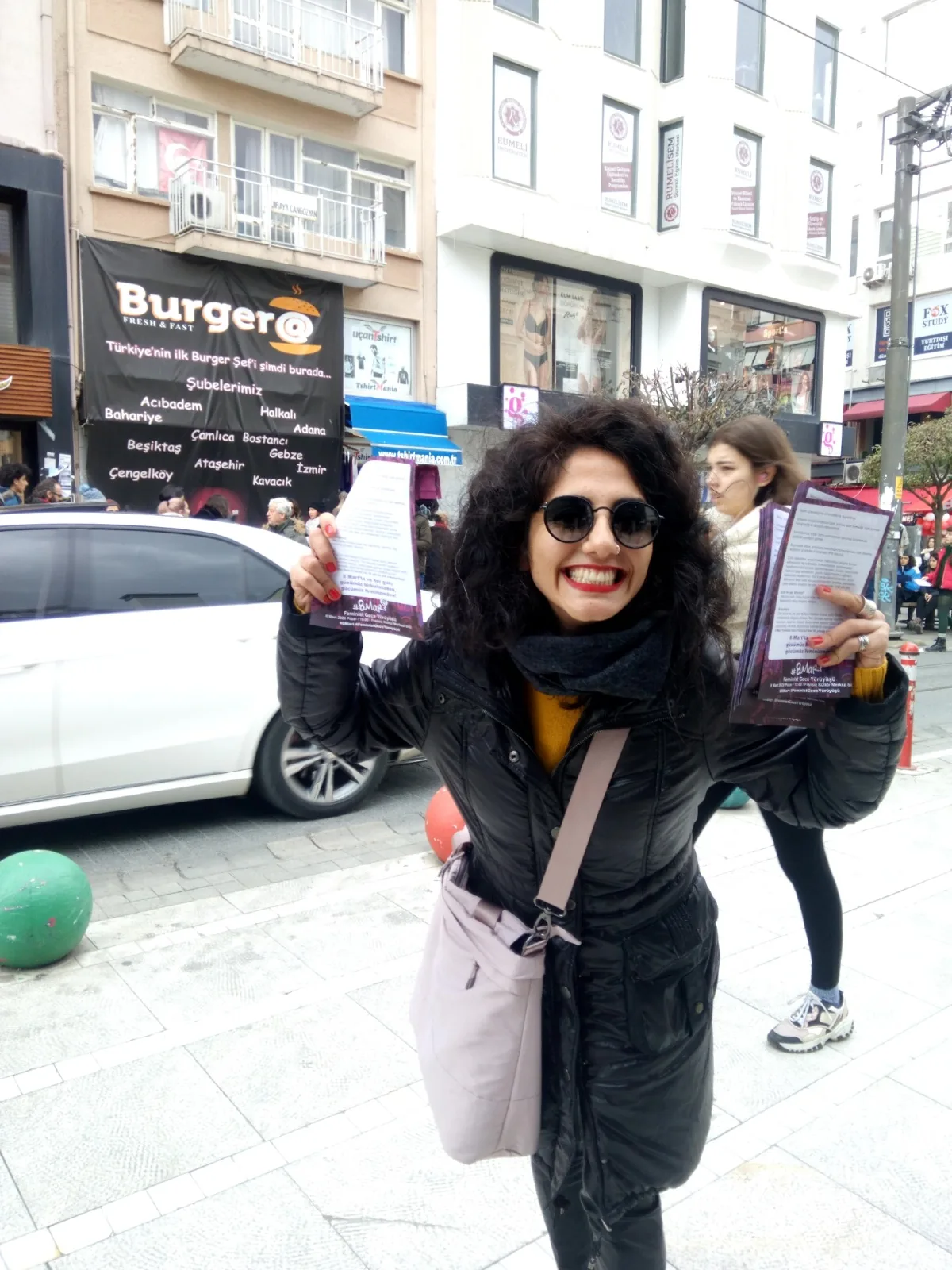 8 Mart Feminist Gece Yürüyüşü / 2020 / Bildiri dağıtımı