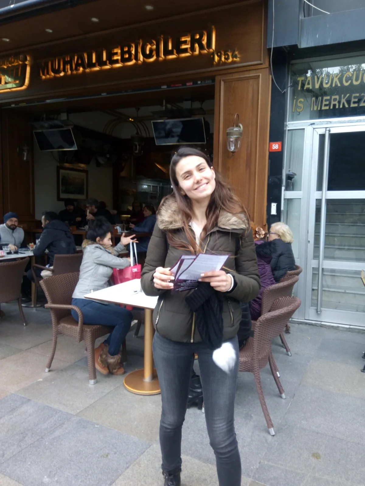 8 Mart Feminist Gece Yürüyüşü / 2020 / Bildiri dağıtımı