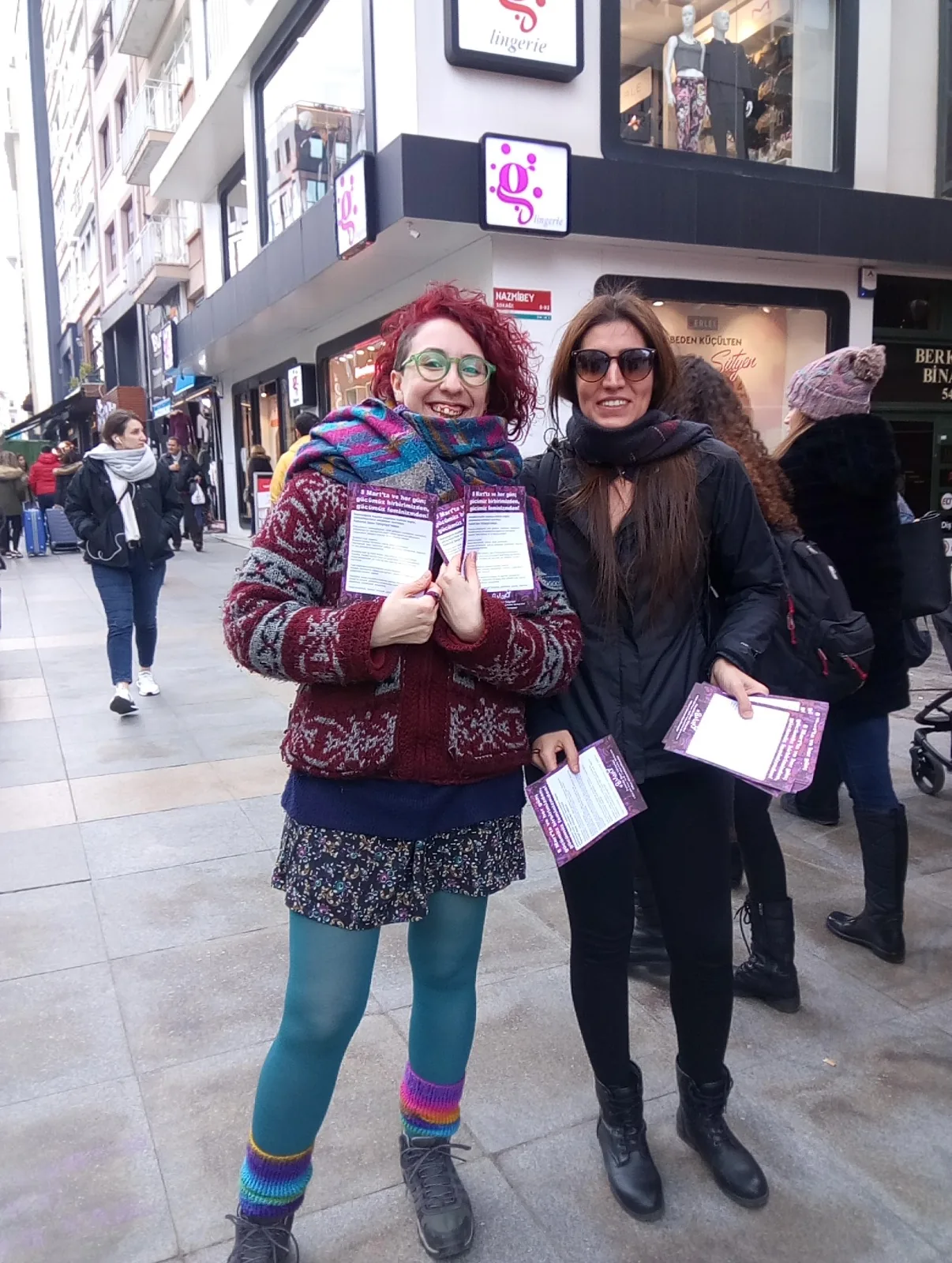 8 Mart Feminist Gece Yürüyüşü / 2020 / Bildiri dağıtımı