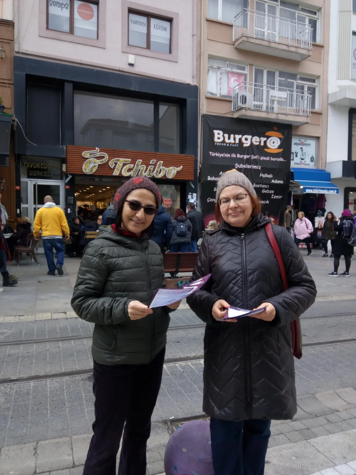 8 Mart Feminist Gece Yürüyüşü / 2020 / Bildiri dağıtımı
