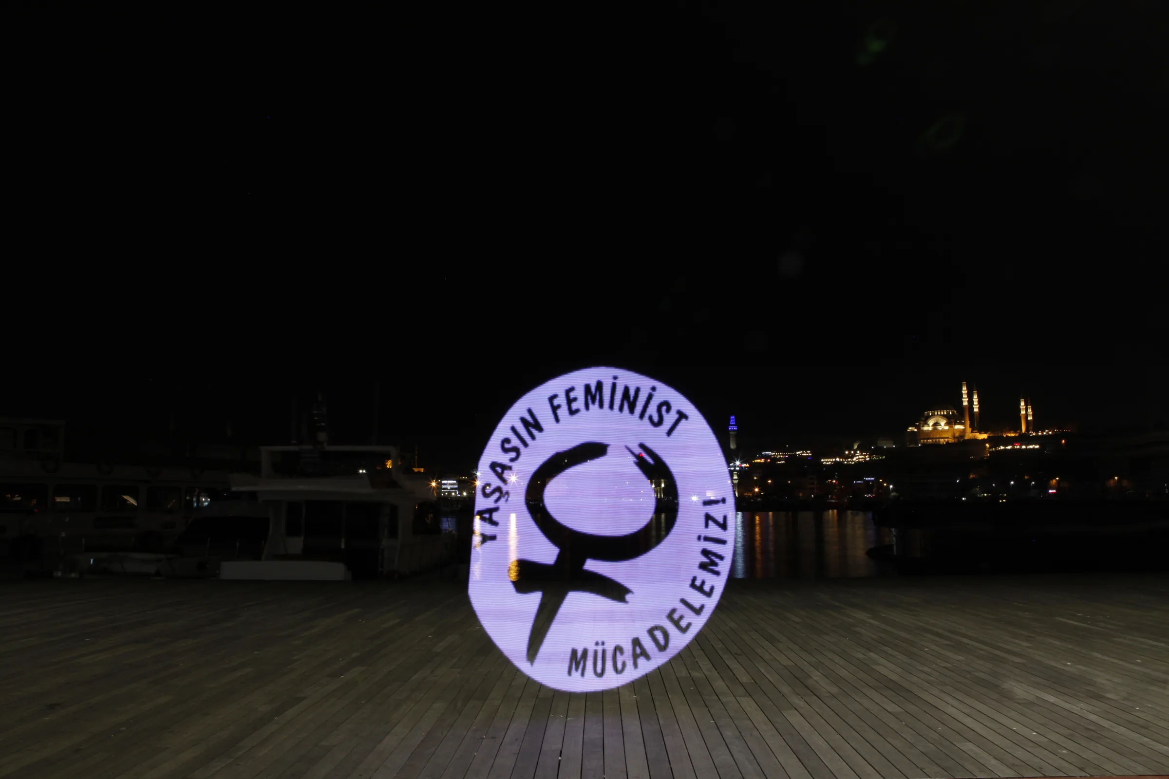 8 Mart Feminist Gece Yürüyüşü / 2020 / Yansıtma fotoğrafı