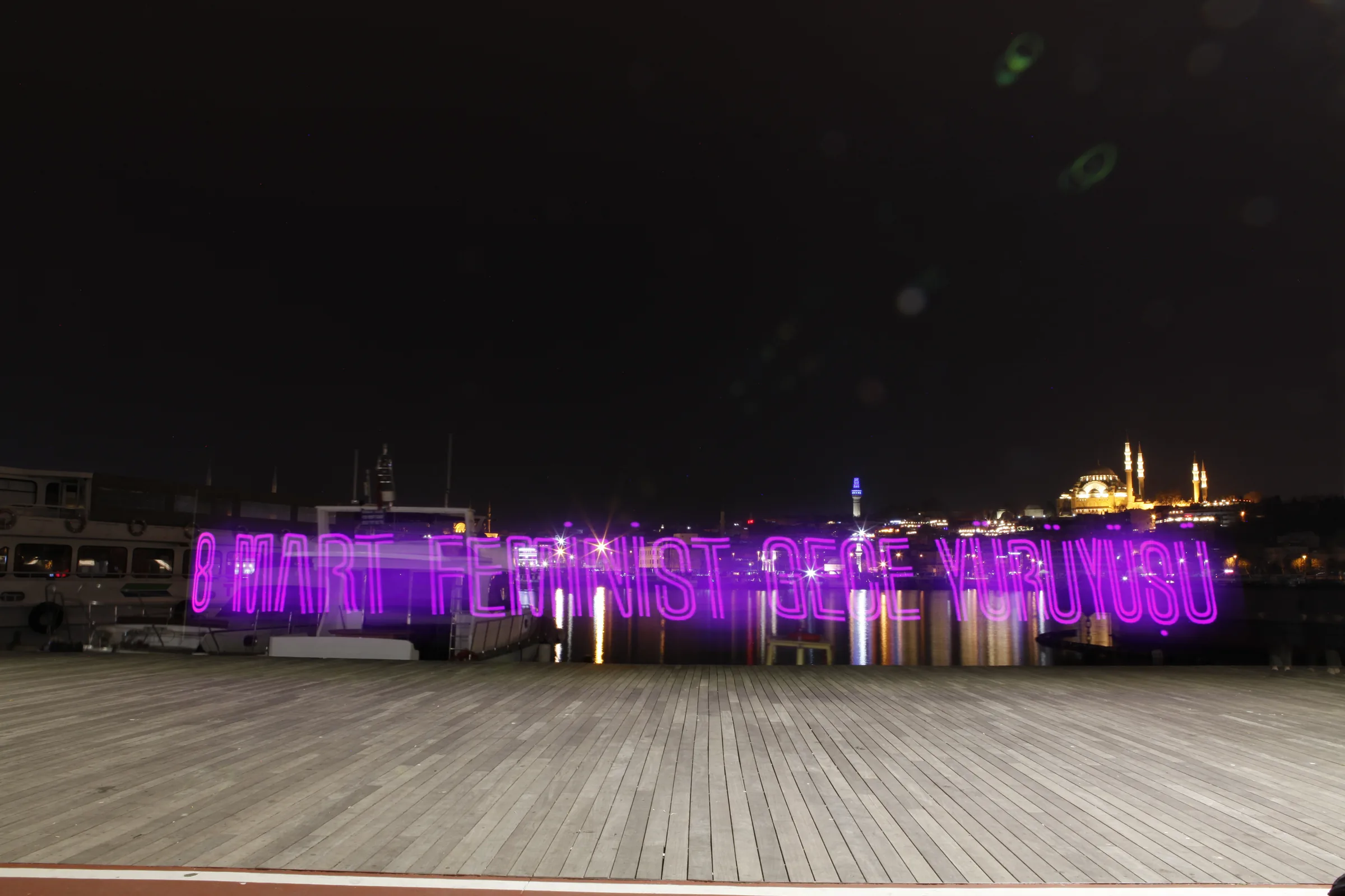 8 Mart Feminist Gece Yürüyüşü / 2020 / Yansıtma fotoğrafı