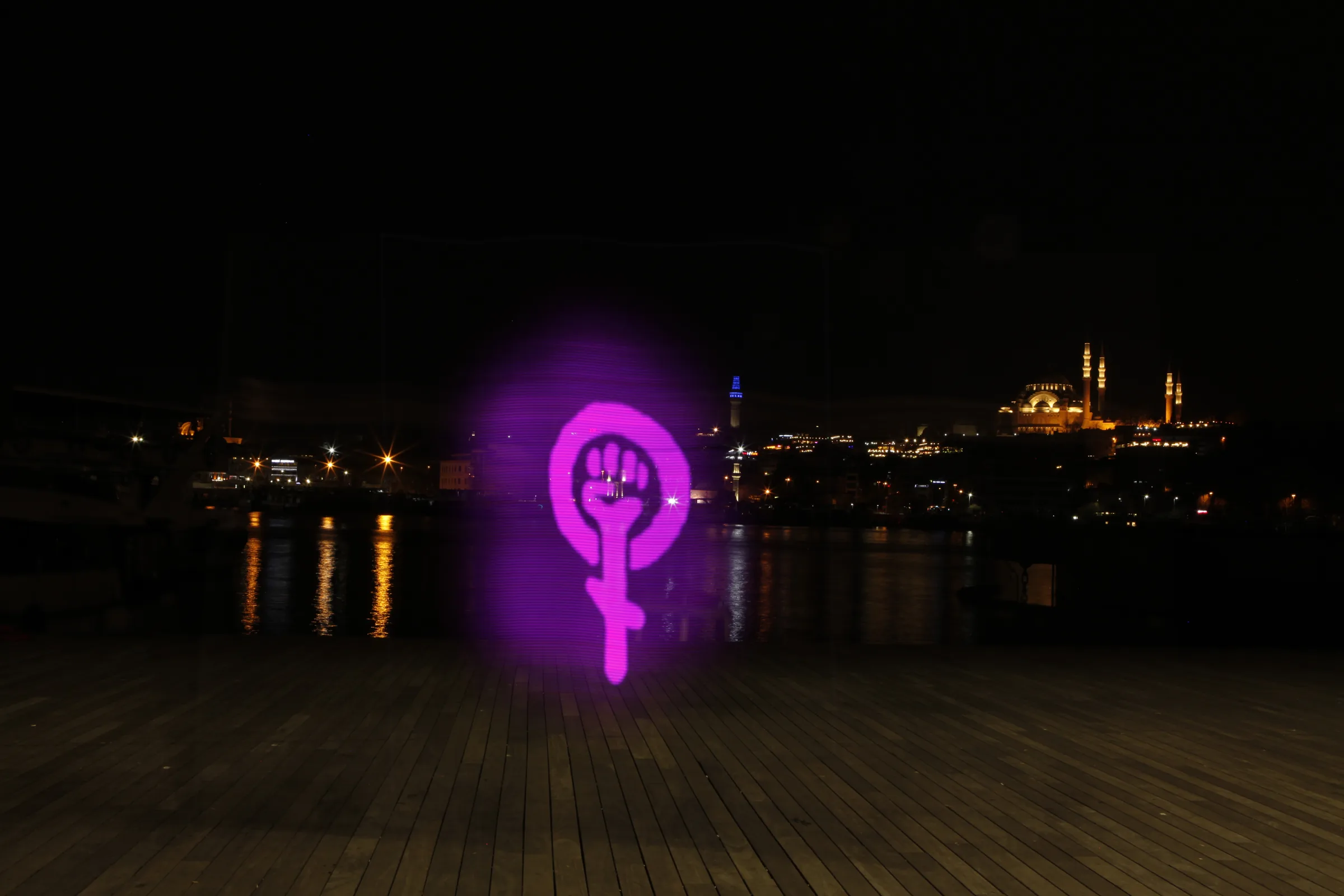 8 Mart Feminist Gece Yürüyüşü / 2020 / Yansıtma fotoğrafı